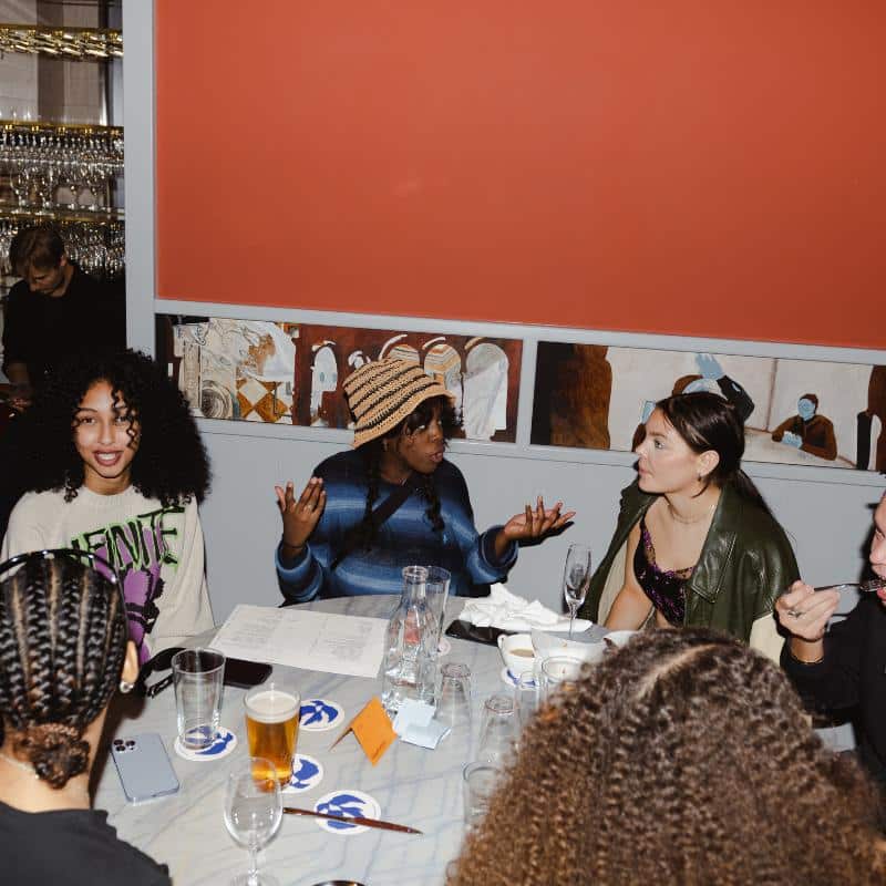 Sällskap på Riche Fenix