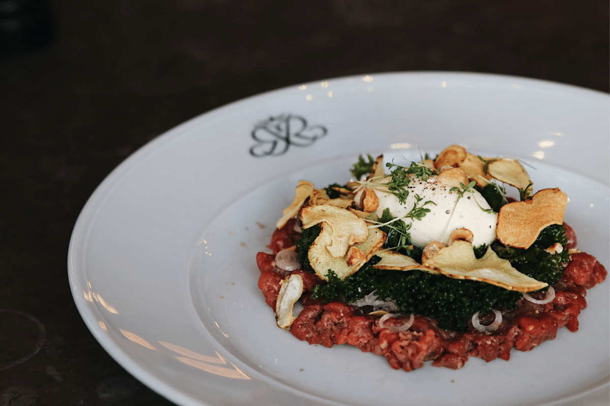 råbiff på restaurang riche